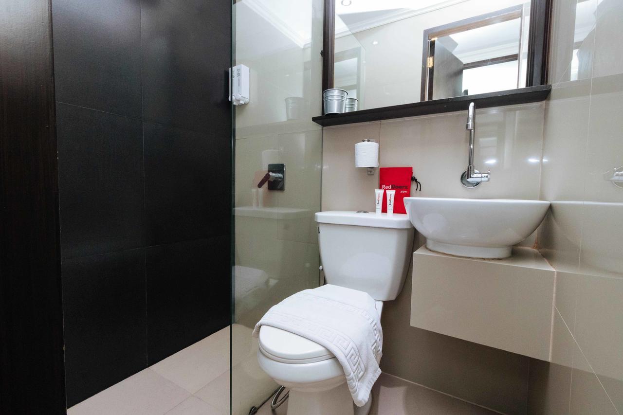 Reddoorz Plus @ Poblacion Makati Makati City Exteriér fotografie
